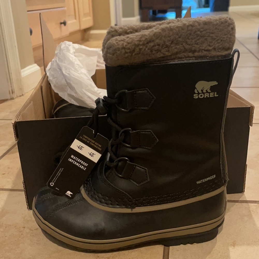 Sorel shoot pac youth size 4